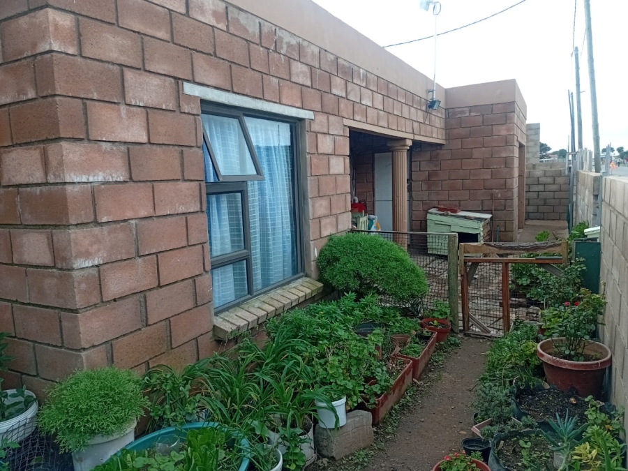 4 Bedroom Property for Sale in Kwanonqaba Western Cape